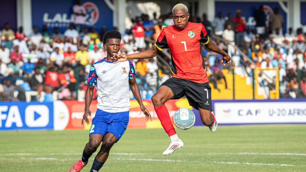 “Shaolin Soccer” em Moçambique? Foto de jogador dos Mambinhas no ar chama atenção após vitória sobre a Namíbia
